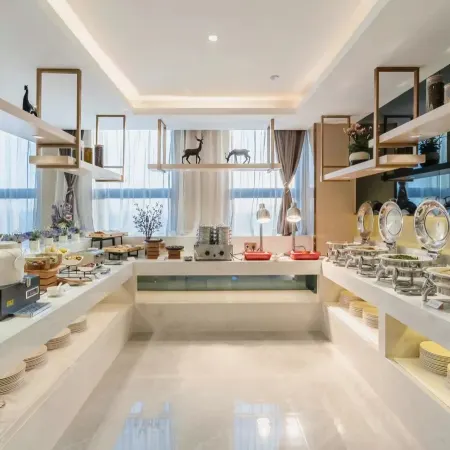 Huasheng Hotel (Haikou Yilong West Road Qilou Old Street Branch)