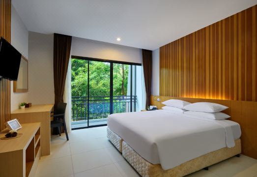 2. 나이양 비치 리..