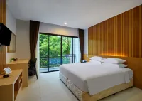 Nai Yang Beach Resort and Spa فنادق في 