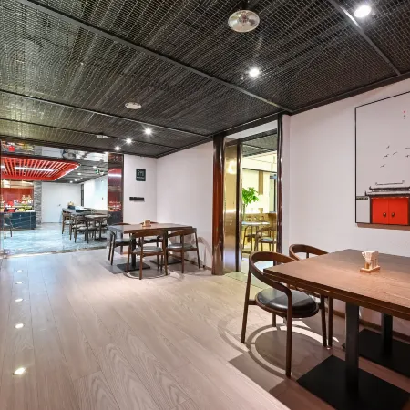 Beijing Gulou Houhai Atour Hotel Отели рядом с достопримечательностью «Станция Andingmen»