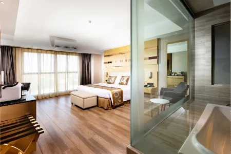 Best Western Plus Metro Clark Отели рядом с достопримечательностью «Building 2122 Post Headquarters»