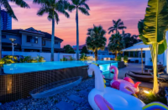 Tiffany blue Pool Villa (Beihai Qiaogang Silver Beach Resort)