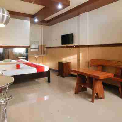 Reddoorz Plus near Municipality of Luisiana Laguna Rooms