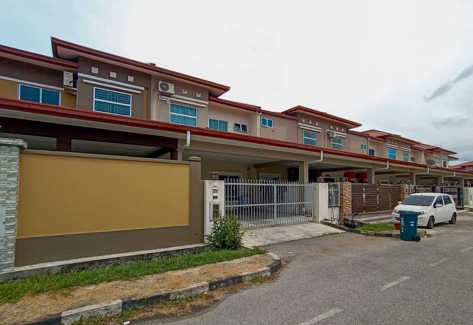 OYO Home 90275 Meow Homestay - Housity