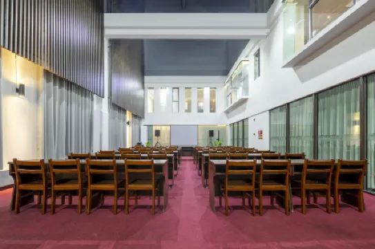 Green Oriental Hotel (Xiaogan East Railway Station)