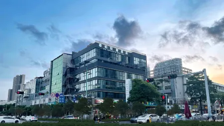Yibai Light Luxury Hotel (Shenzhen Bao'an Haiya Binfencheng Branch)