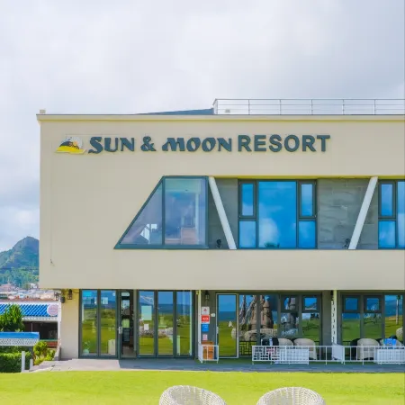 Sun and Moon Resort Отели рядом с достопримечательностью «Дельфинарий Marine Park»