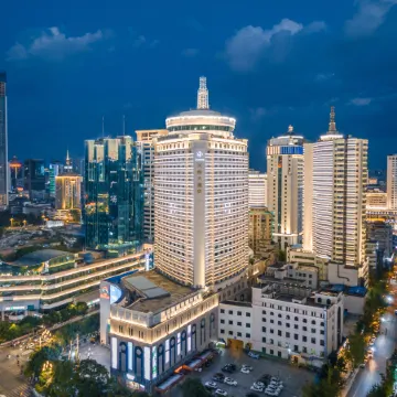 Kunming Zhongwei Tianheng Grand Hotel (Kunming Old Street Nanping Pedestrian Street)