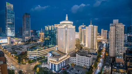 Horizon Hotel Yunnan Отели рядом с достопримечательностью «Southwest Forestry University Bailong Campus»