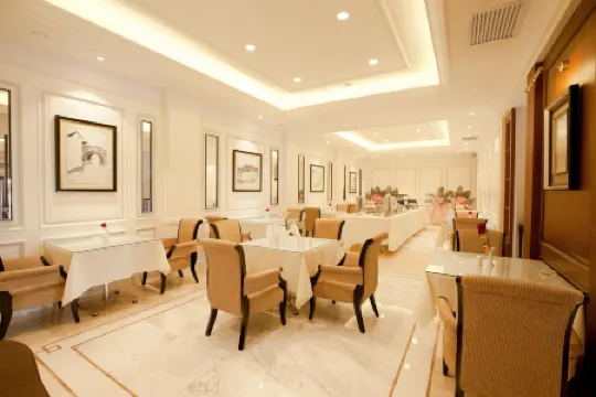 Harbin Four Seasons Star Business Hotel Отели рядом с достопримечательностью «Zhou Enlai Forepart Harbin Develop Revolution Activity Domicile Relic Site»