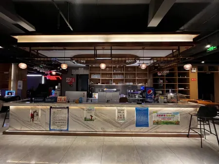 Whale Lot E-sports Hotel Отели в г. Чаннин