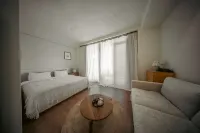 Liuxia Boutique Hotel - balcony