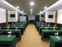 Amalia Hotel Lampung فنادق في Enggal