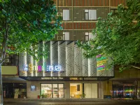 World Smart Hotel (Lankao Jiaoyulu Memorial Hall) Hotels in Lankao
