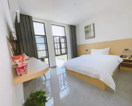 Hunchun 100 yuan hotel Hotels in Qichun