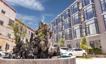 Xiangyuan Hotel (Shangri-La Bus Station)