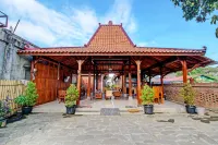 OYO 92606 Djoglo Boto Homestay Syariah Hotel dekat Madad Sekumpul