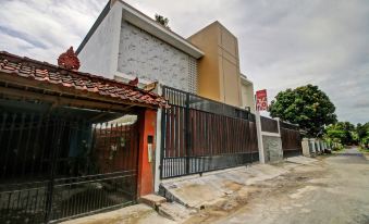 OYO 90820 Madania Guesthouse Syariah