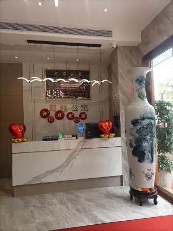 Heli Hotel (Zhaoqing Sihui Yueyun Bus Station) Отели рядом с достопримечательностью «Liuzu (Six Ancestors) Temple»