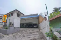 Hotel Lie Mas Prigen Pasuruan Mitra RedDoorz - Parkering