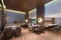 Victoria International Hotel (Maoming High-speed Railway Station Jiayan Branch)