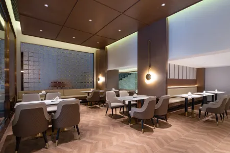 Victoria International Hotel (Maoming High-speed Railway Station Jiayan Branch) Отели рядом со станцией Maoming Railway Station