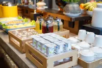 H·CRYSTAL Hotel - breakfast