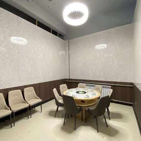 Jiuzhi Yiyue Business Hotel