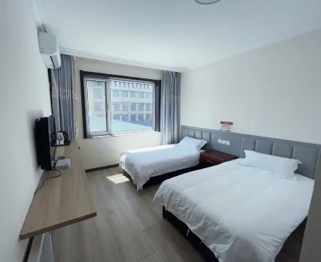 Chengyi Hotel Отели рядом с достопримечательностью «Inner Mongolia University of Technology (Jinchuan Campus)»