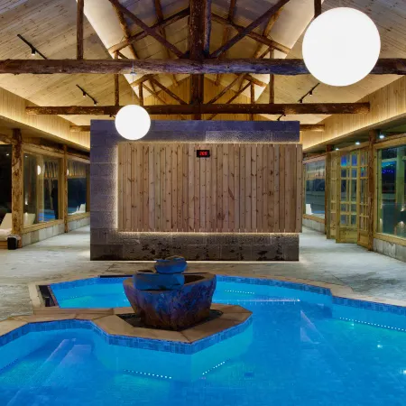 Qinghe Ruijin Private Soup Hot Spring Hotel (Li County Bipenggou Scenic Area Store)
