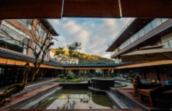 Baoxing Yunshang Xuxi Hot Spring Hotel