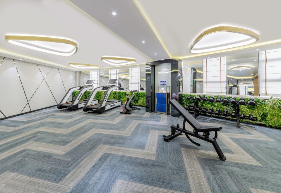 로열 No.81 호텔의 깔끔하고 모던한 외관