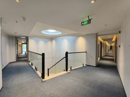 Anrui Hotel (Jishou Qianzhou Ancient City) Отели рядом с достопримечательностью «Aizhaizhen»