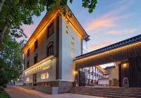 Qingdao Shisantang Courtyard House Hotel (Taidong Pedestrian Street Beer Museum) - Airport Shuttle