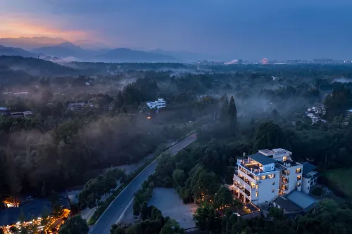 Villa Mirador Courtyard Hot Spring Lodge (located in the Qingcheng Mountain scenic area) - 3-Sterne