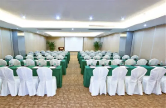 Shanyang Yihe Hotel (Shanyang People's Square)