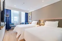 7 Days Premium Hotel (Fenggang Yongsheng Street New High Plaza Branch) - con vista montagne
