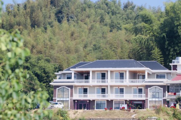 霍山屋脊山杨家民宿