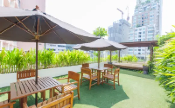 Oakwood Residence Sukhumvit 24 Hotels in der Nähe von Addict Massage