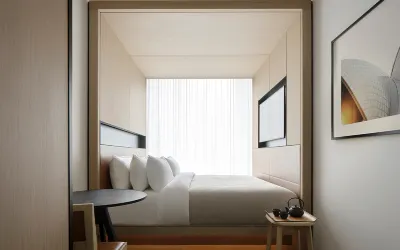 Little National Hotel Sydney Hotel berhampiran Forgotten Songs: Angel Place Birdcages