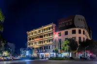 Zhoufu ·TIDE (Chaozhou Paifang Street West Lake Park Branch) Hotels near Hanshan Normal University Chaozhou Branch