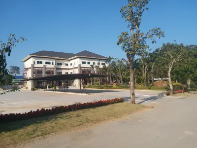 砂妮公寓 Wat Kaeng Klang Dong附近的飯店