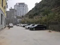 56 Nationalities Hotel - parking