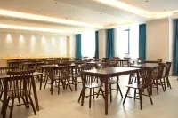 Hyatt Holiday Hotel (Zhanjiang East Island)