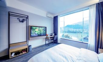 Tianquan Lakeside Cloud Hotel