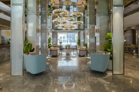 Mercure Hotel Urumqi Railway Bureau Отели рядом с достопримечательностью «Urumqi Railway Transport School (Beijing Middle Road)»