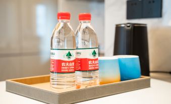 Seasons Administration Apartment (Shenzhen Nanshan Qianhai Free Trade Zone store)