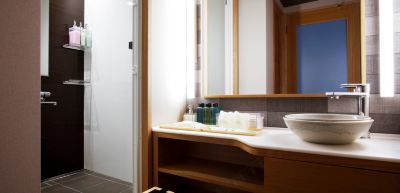 【山　荘】庭園側・温泉シャワーブース付・一般客室（和室10畳+洋間） 箱根湯本温泉 吉池旅館の写真