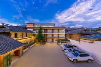 Lakeside Courtyard Hotel