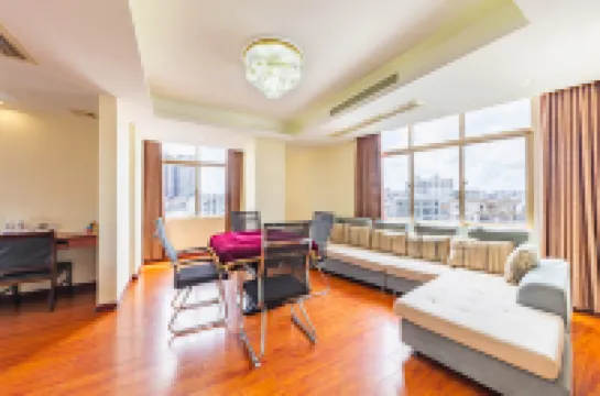 Maoming Bincheng Business Hotel (Dianbai Wanda Plaza Donghu Park)